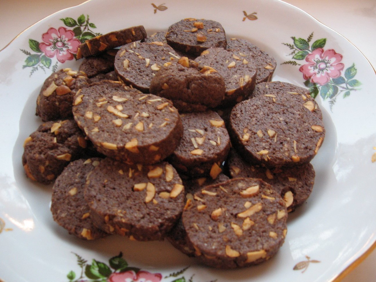 Рецепт шоколадной колбасы из печенья и какао