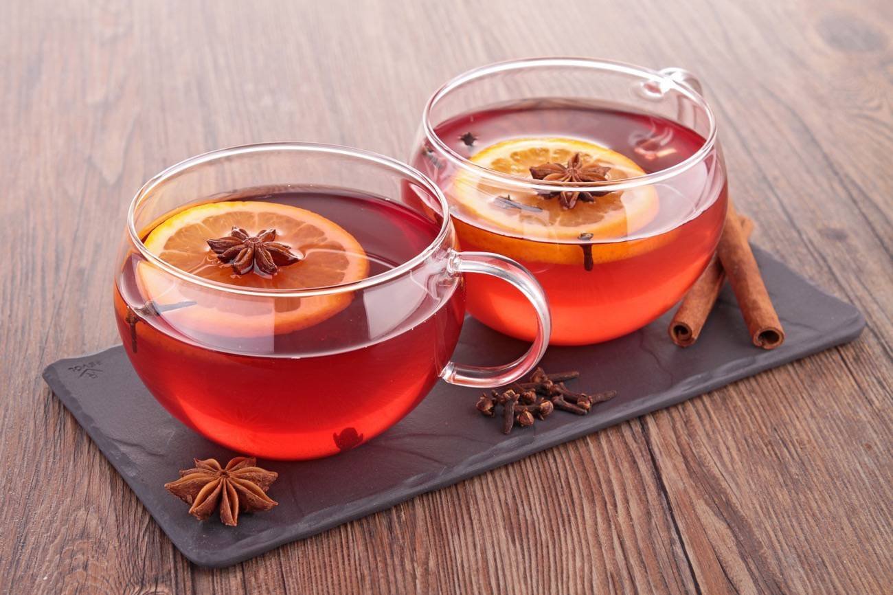 Горячий чай. Красный чай. Фруктовый чай. Чашка чая.