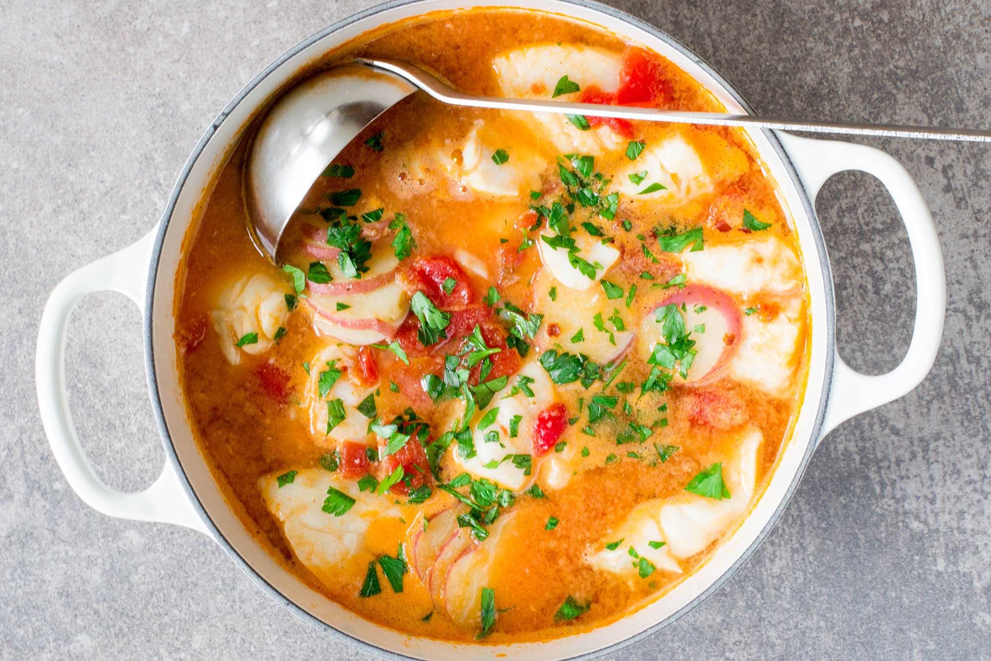 Суп с помидорами и картошкой. Для супа. Уха Донская. Норвежский суп. Суп норвежский с семгой.