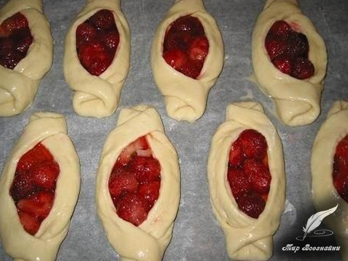 Формы открытых булочек с повидлом