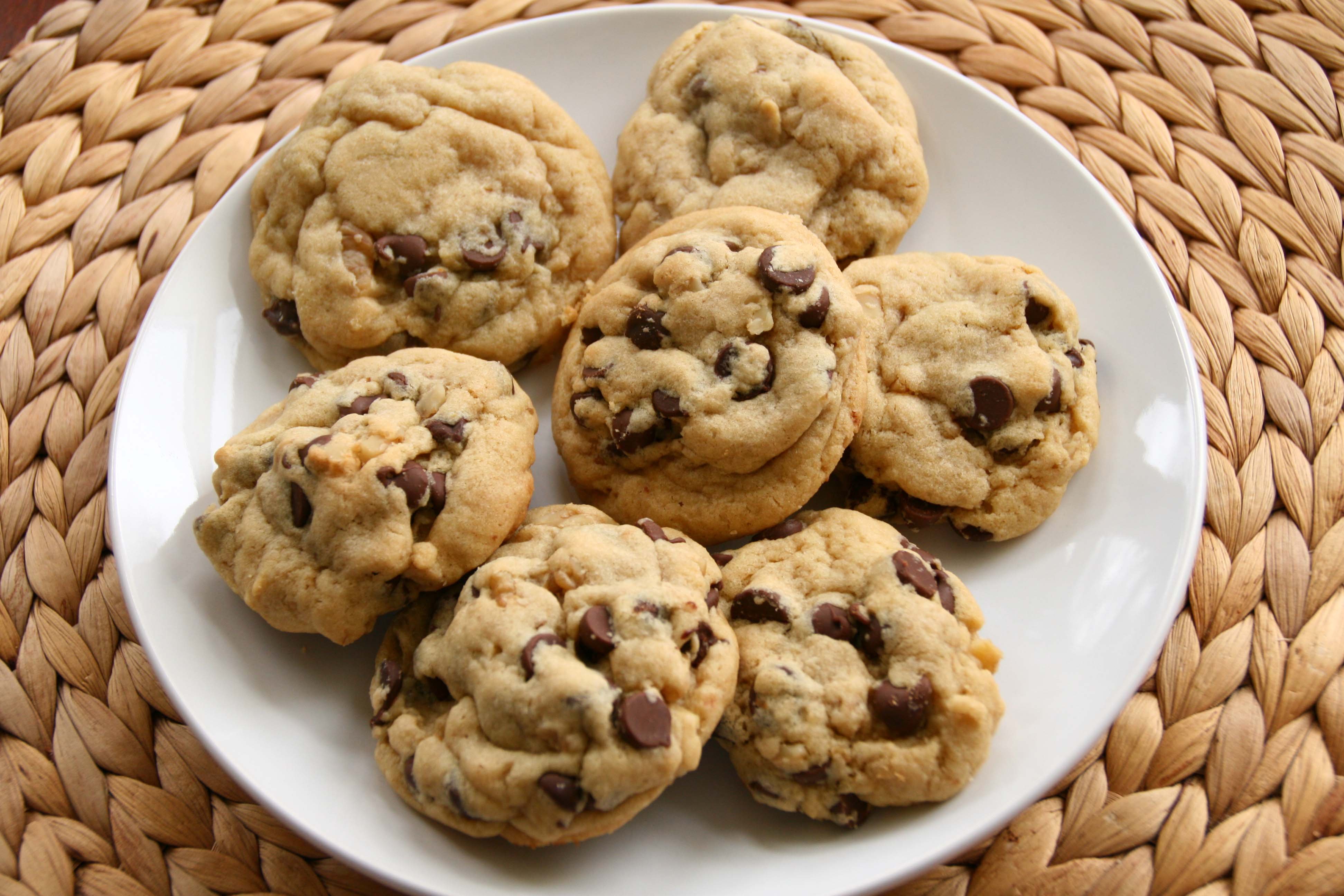 Windows cookies. Печенье. Печенье из песочного теста. Печенье с орехами. Печенье Chocolate Chip cookies.