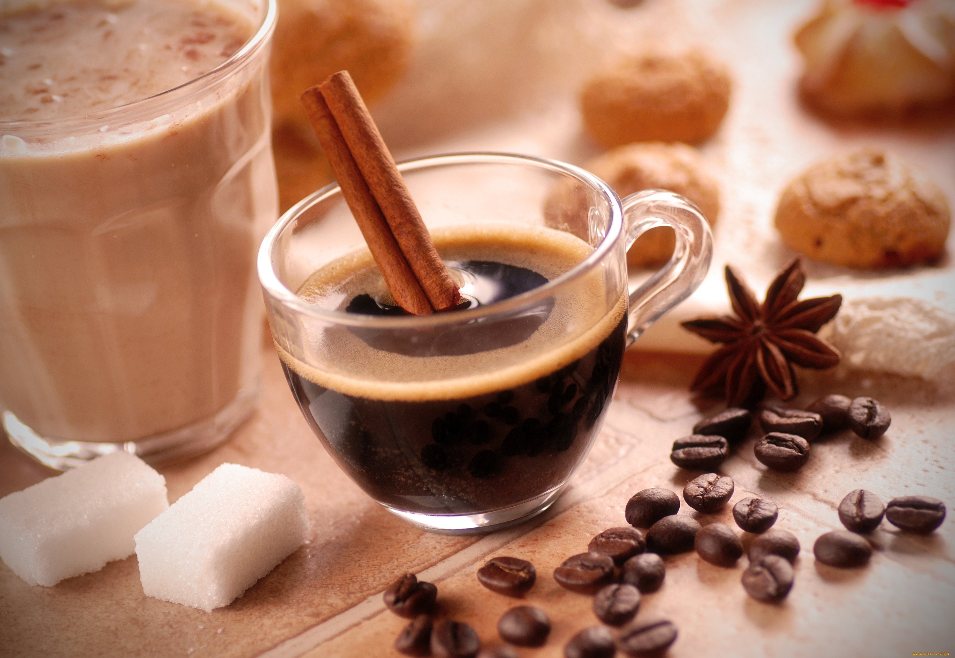Сколько корицы в кофе. Корица анис бадьян. Кофе. Кофе с корицей. Кофе с пряностями.
