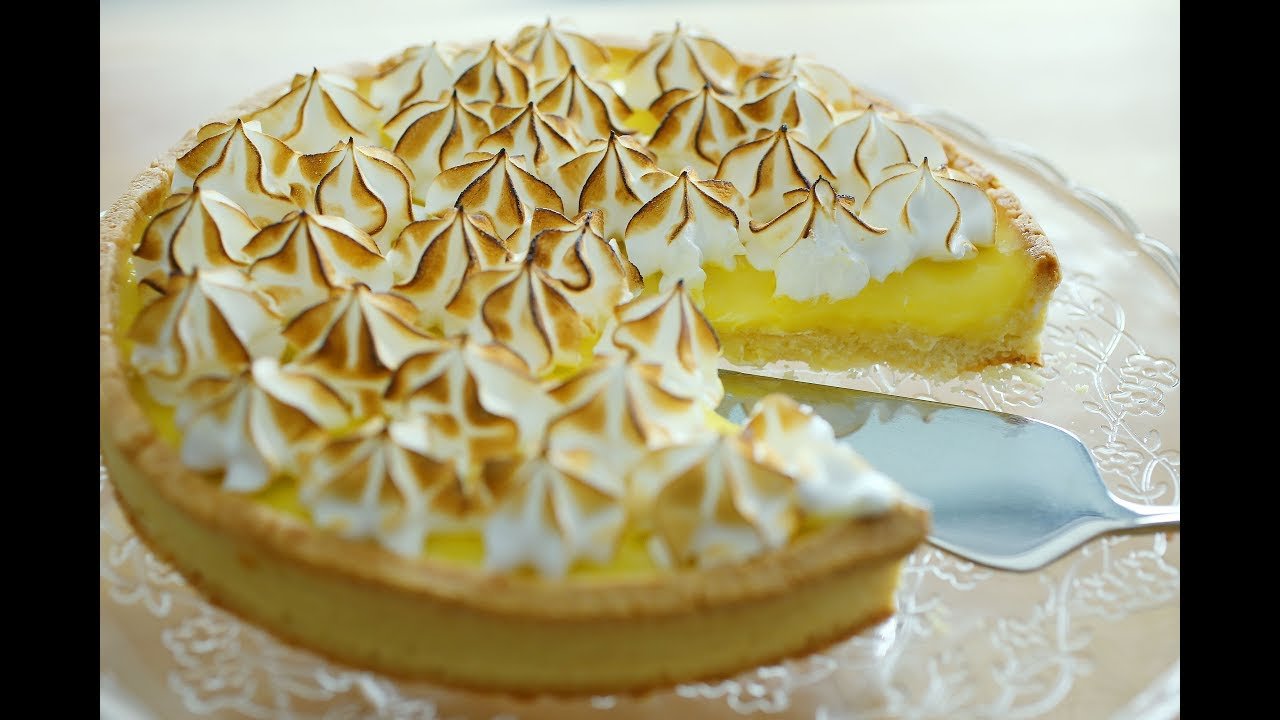 Крем из лимонов для тортов. Lemon Meringue Tart. Торт лимонный с меренгой. Тарт с лимонным курдом и меренгой. Меренговый лимонный тарт.