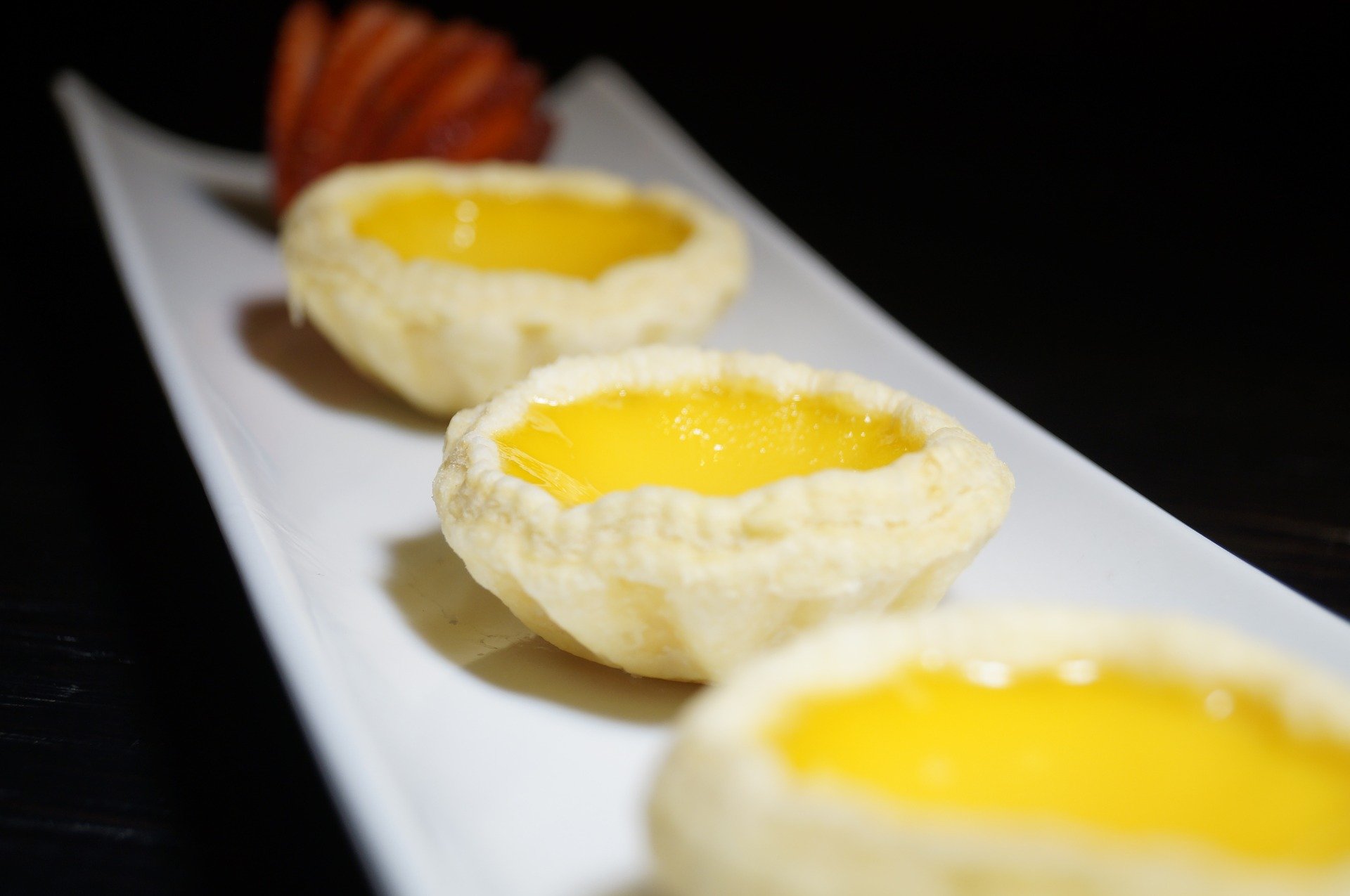 Фруктовые яйца с начинкой. Филиппинское блюдо из желтков. Egg yolk pie.