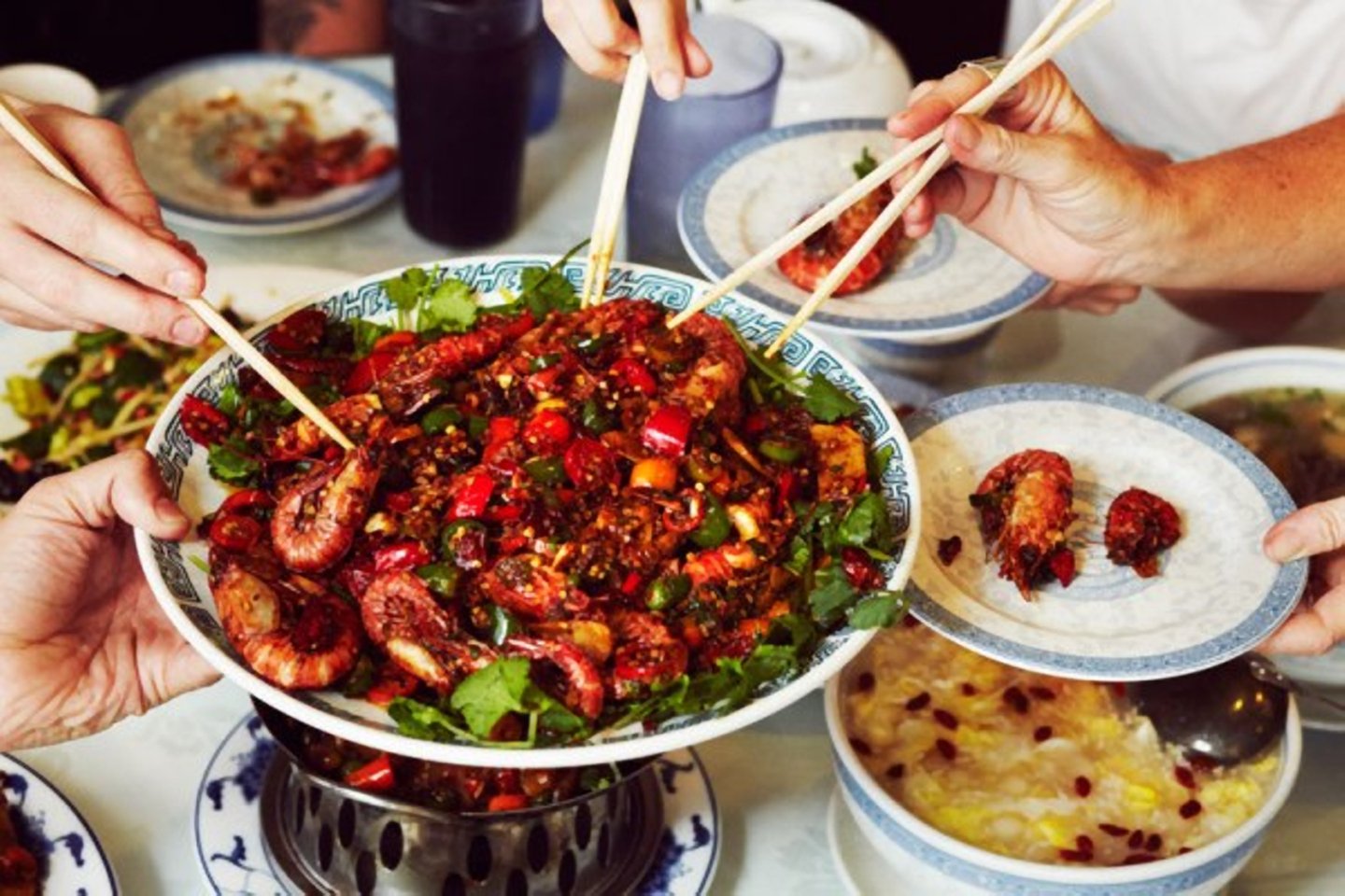 Китайские рецепты дома. Китайская кухня. Стиль китайские блюда. Тайский ресторан еда. Габаджеу кухня Китая.