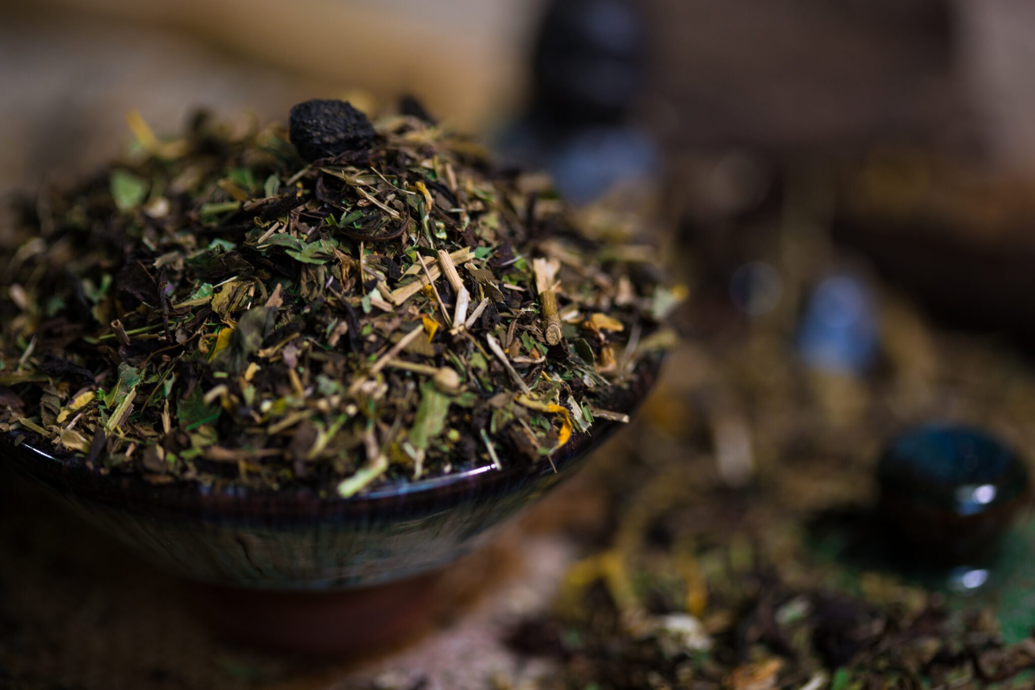 Трава собранная для чая. Чай чабрец и мята. Чай душица мята. Османтусовый улун.