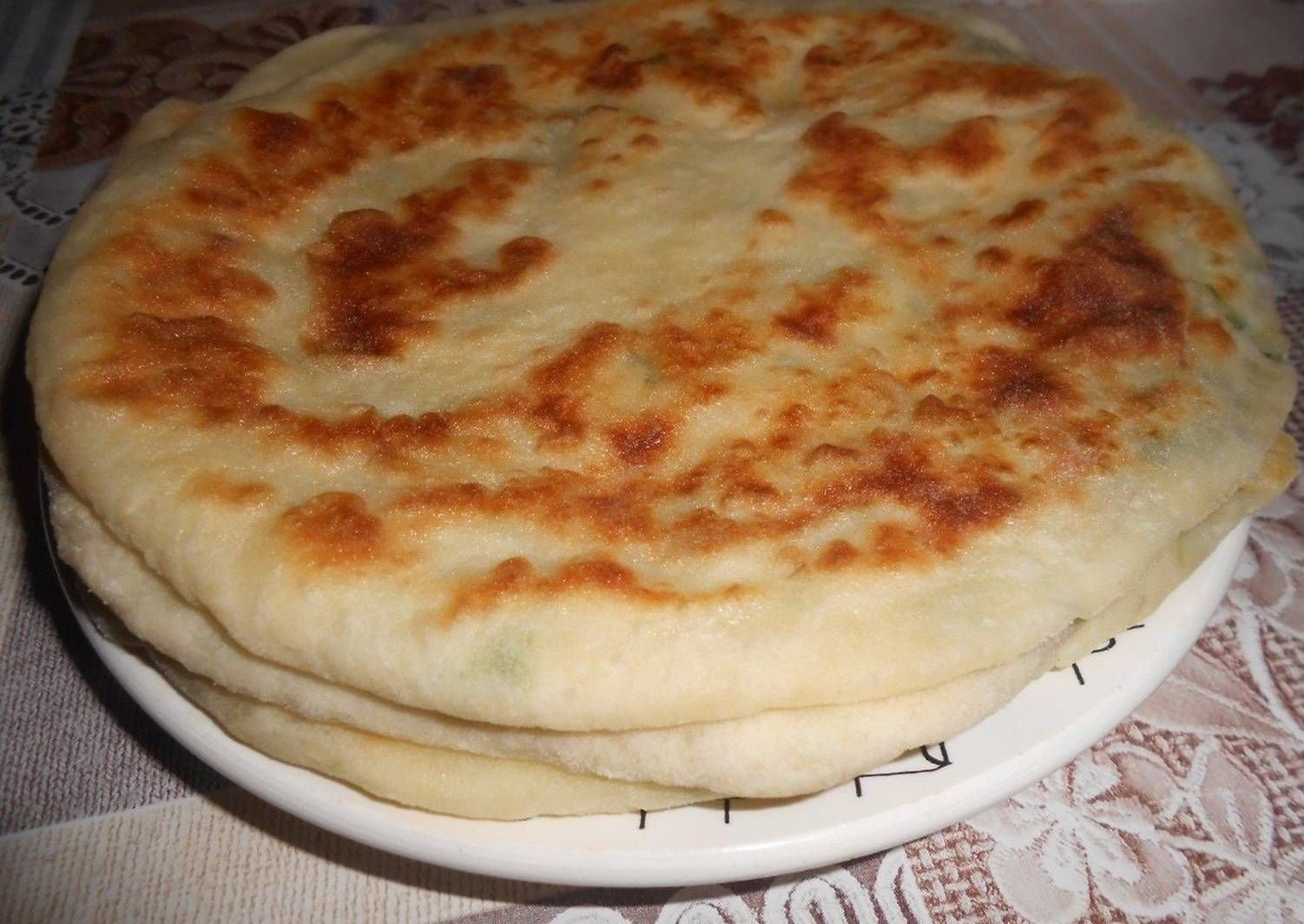 Хычины с сыром классический рецепт. Черкесский хычин. Хычины Кабардино-балкарские. Карачаевские хычины. Хычины с зеленью.