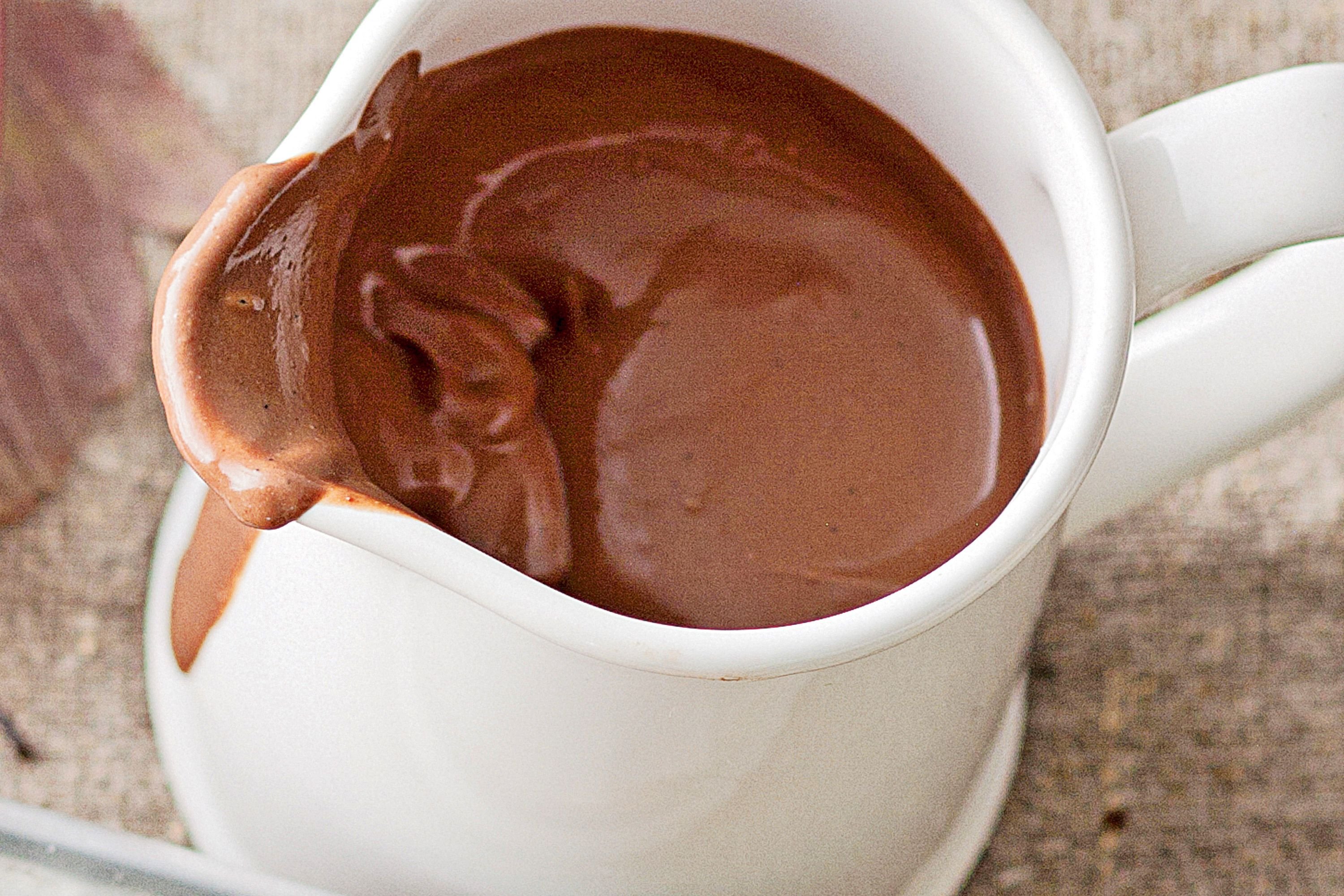 Шоколадный крем молоко какао. Шоколадный заварной крем. Заварной крем с какао. Какао заварной. Крем и шоколад.