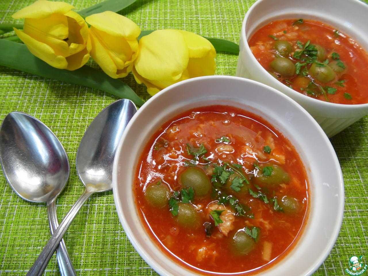 Рыбный суп из томатной консервы. Томатный суп. Суп из томатов. Суп с консервой рыбной в томате. Томатный суп с рыбой.