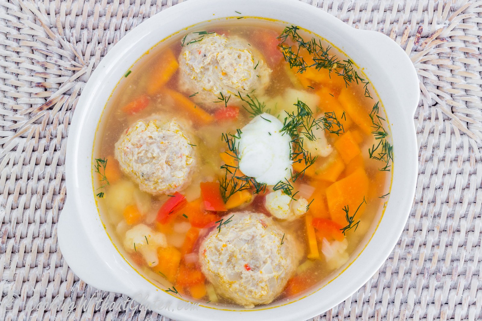 Рецепт супа с фрикадельками из куриного фарша. ТЕФТЕЛЕВЫЙ суп. ТЕФТЕЛЕВЫЙ суп с картошкой. Вкусный суп с фрикадельками. Суп с фрикадельками картинки.