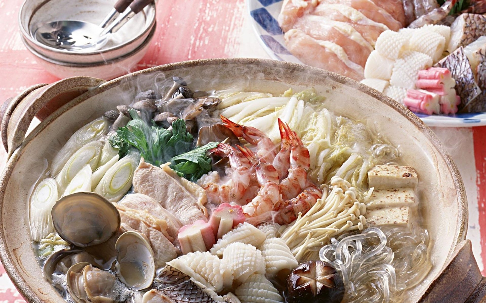 Японская домашняя кухня. Агэмоно набэ. Японская кухня морепродукты. Морепродукты в Японии. Традиционная еда в Японии.