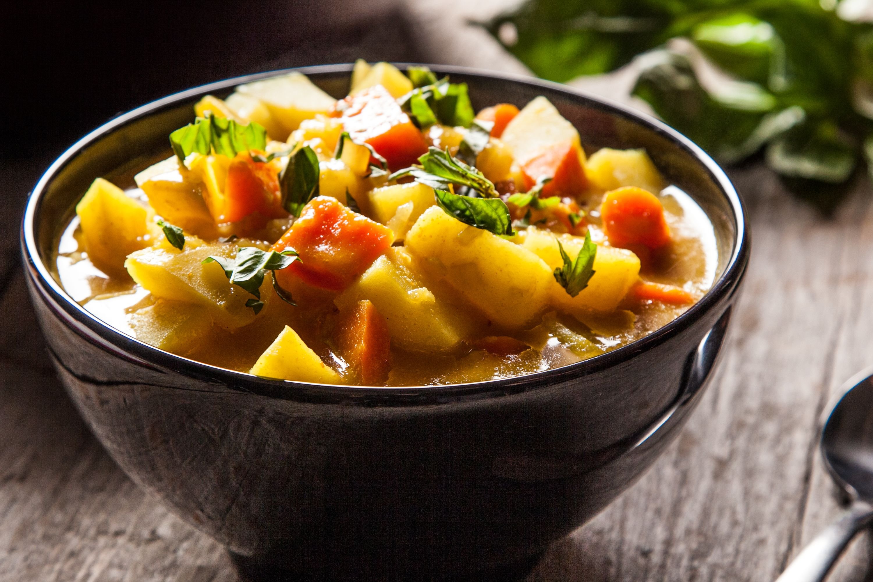 Суп мясо картошка морковь. Рагу. Овощное рагу с карри. Суп рагу. Суп с картошкой.