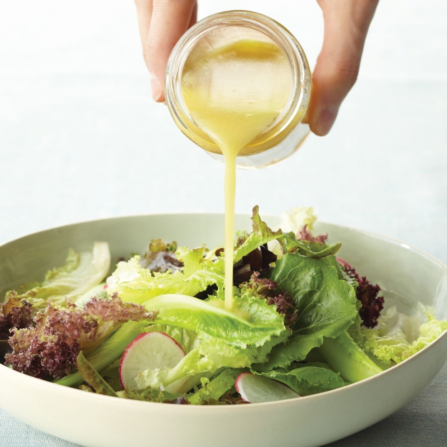 Какое масло добавляют в салат
