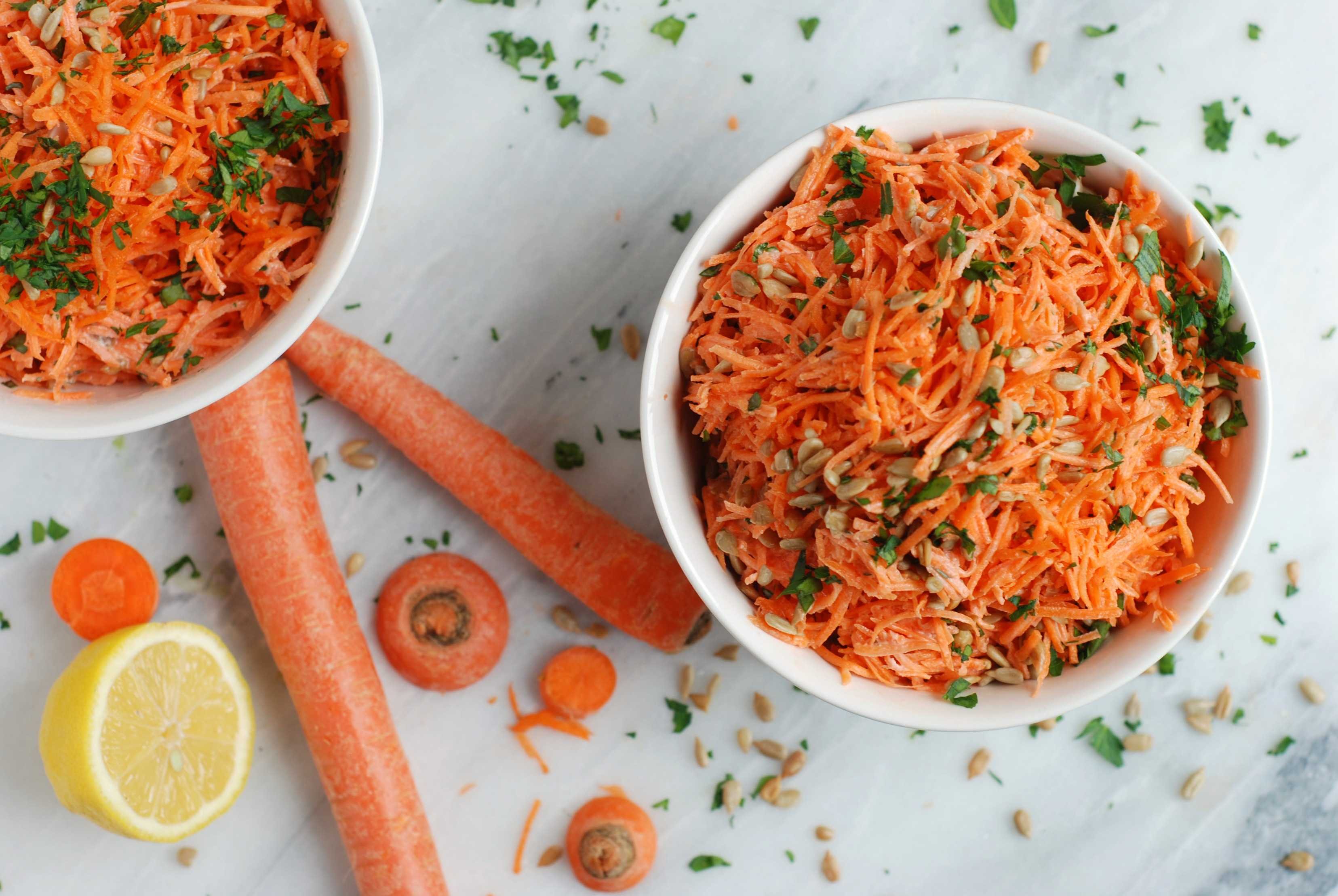Морковь с чесноком и маслом рецепт. Морковь. Салат морковка. Салат с морковью. Морковь с чесноком.