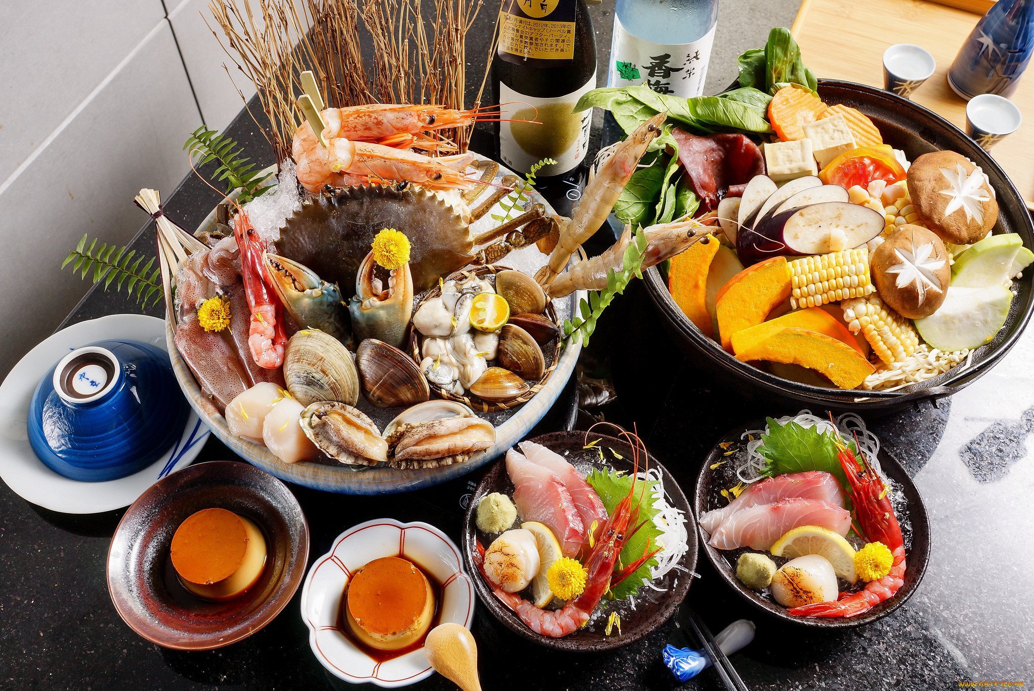 Кухня еда. Морепродукты на столе. Стол из морепродуктов. Морской стол блюда. Морепродукты на праздничный стол.