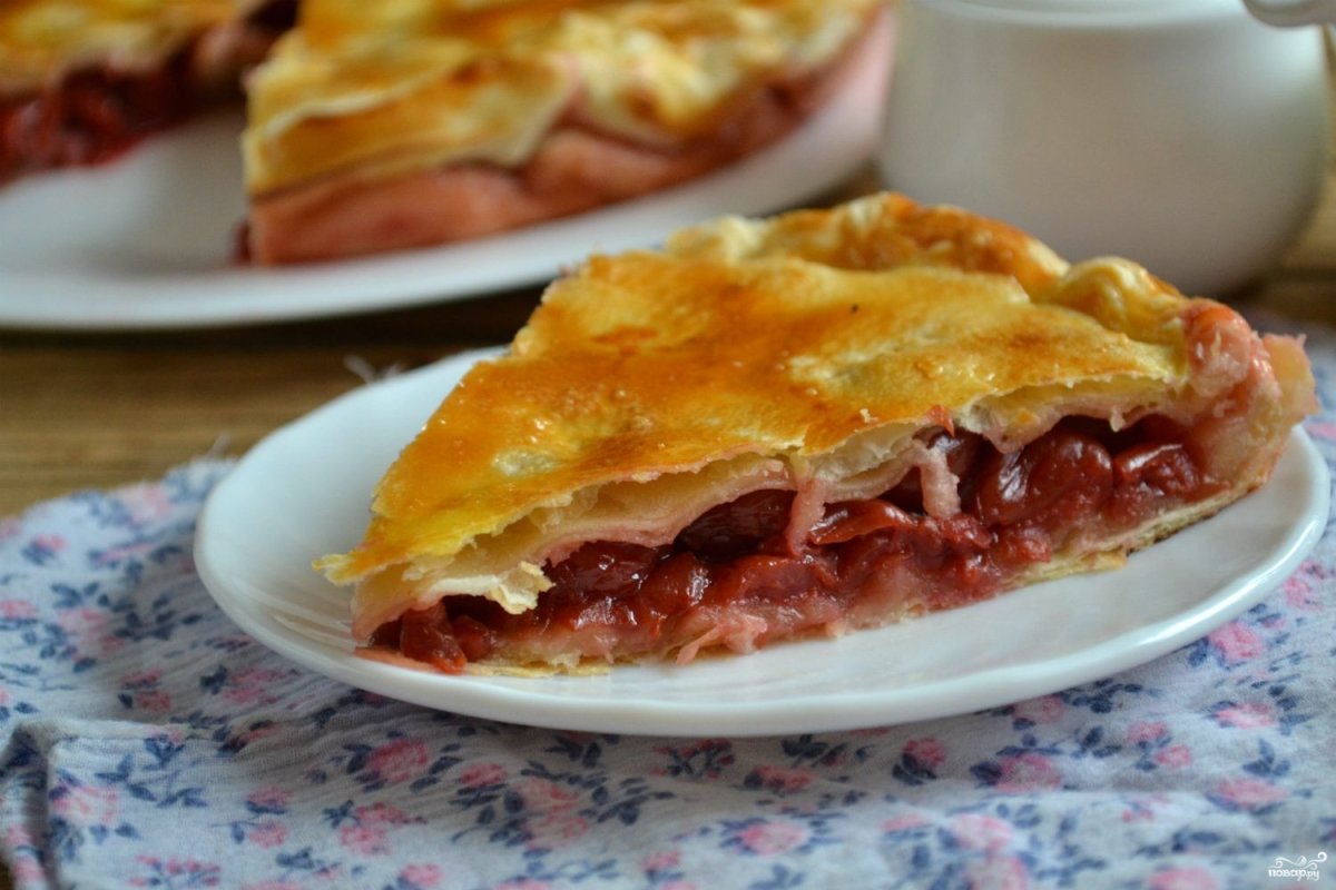 Слоеный пирог с ягодами