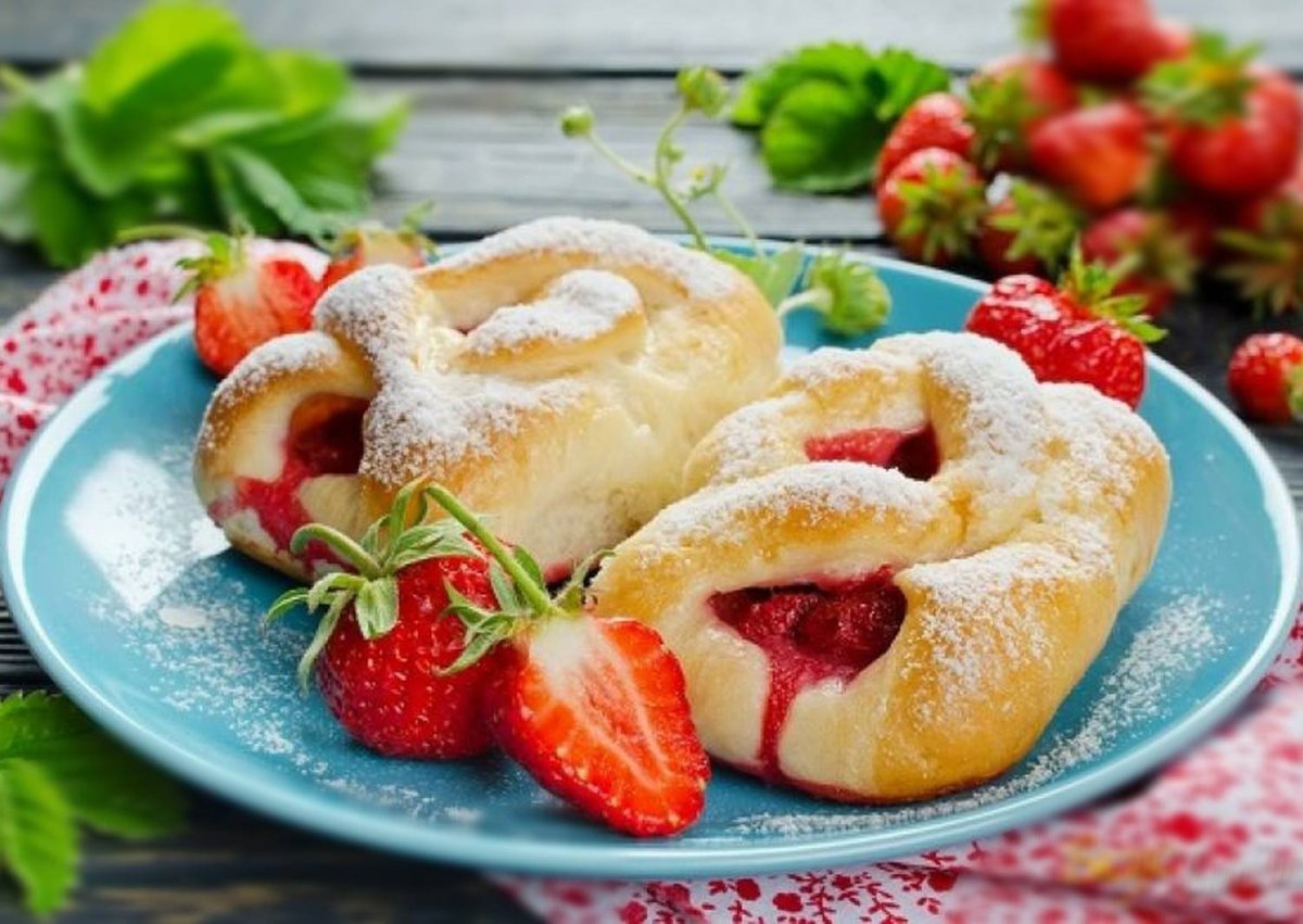 Пирожки с клубникой