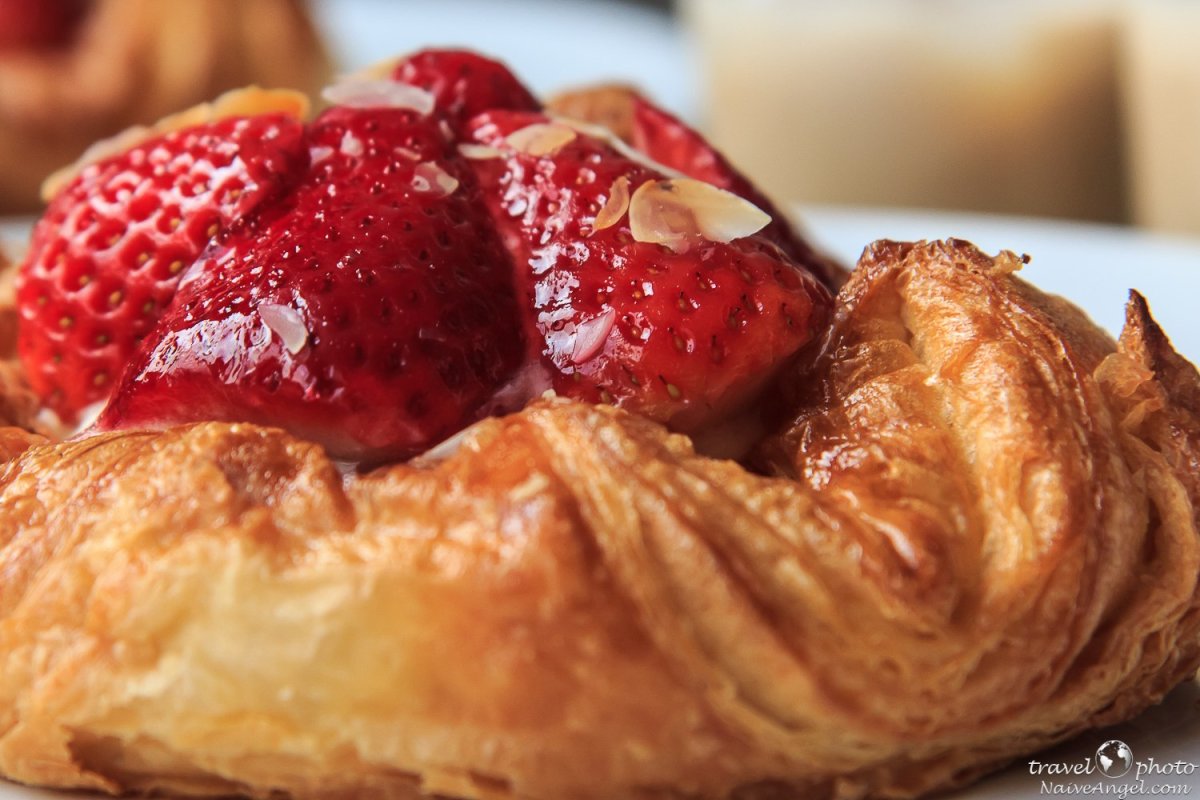 Слоеные пирожные с клубникой