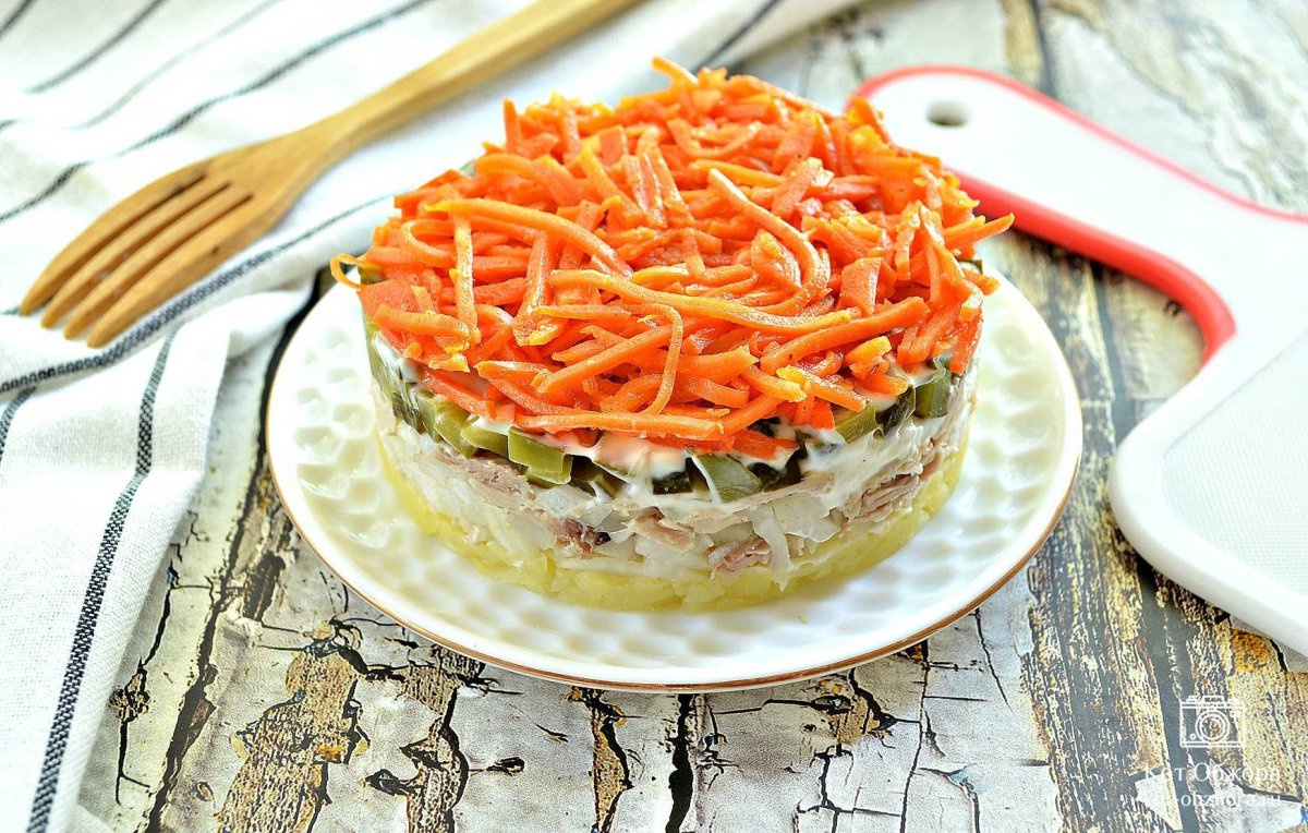 Салат с мясом и морковкой