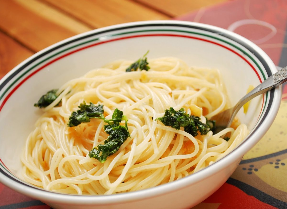 Спагетти с чесноком и маслом
