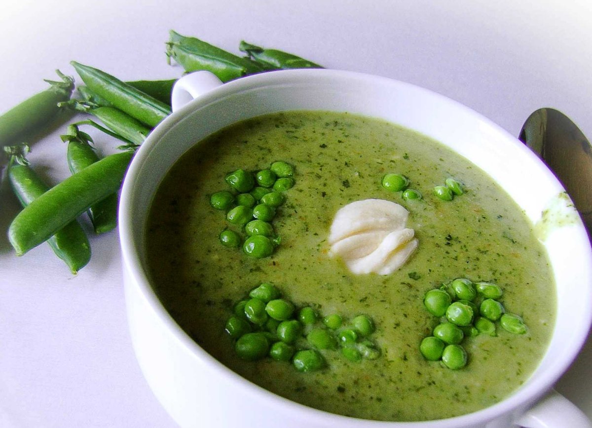 Суп с мороженым зеленым горошком
